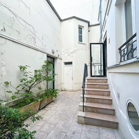 Urban Flat 11 - Next To Champs-elysees
