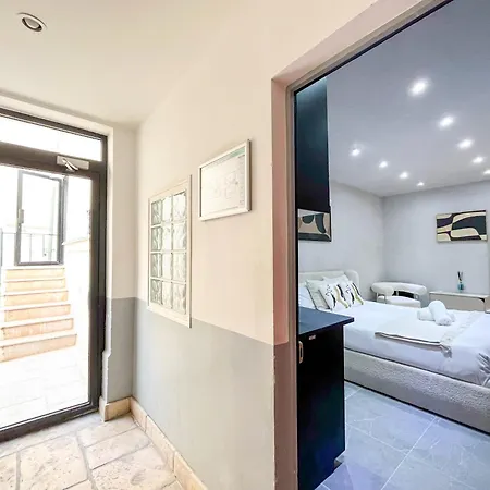 Urban Flat 11 - Next To Champs-elysees