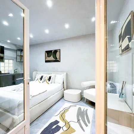 Urban Flat 11 - Next To Champs-elysees