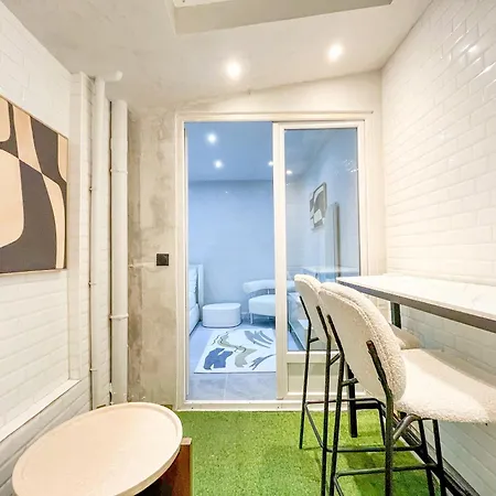 Urban Flat 11 - Next To Champs-elysees Διαμέρισμα *